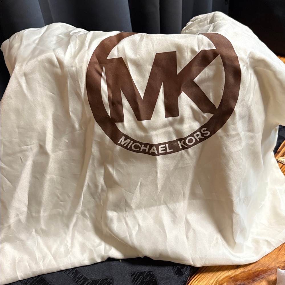 Michael Kors Beige Shoulder Bag with Rope Handles comes with dust bag - Picture 14 of 14